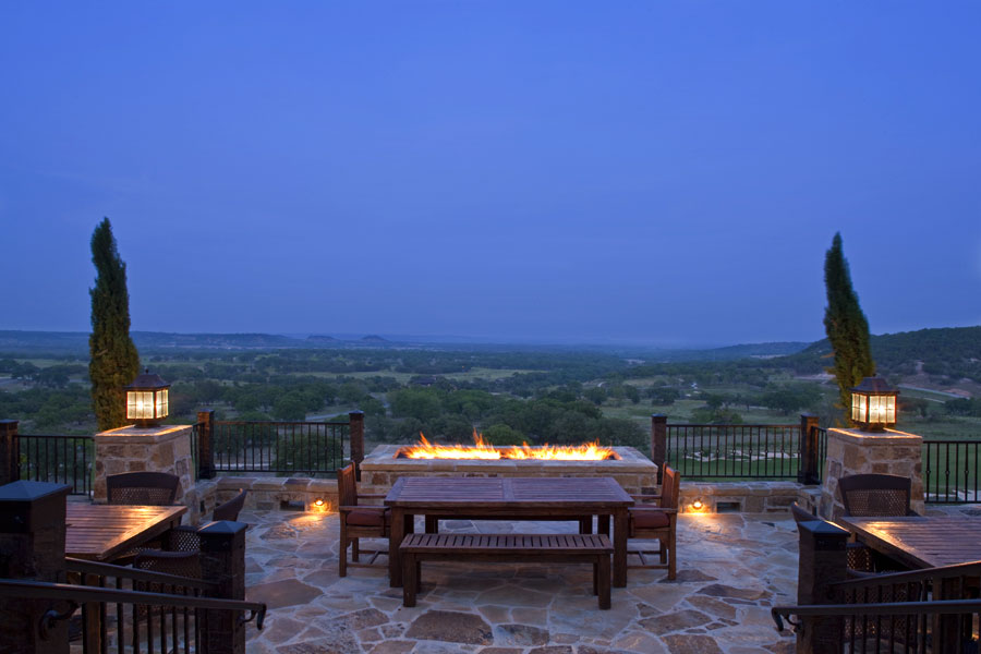 golf clubhouse fire pit