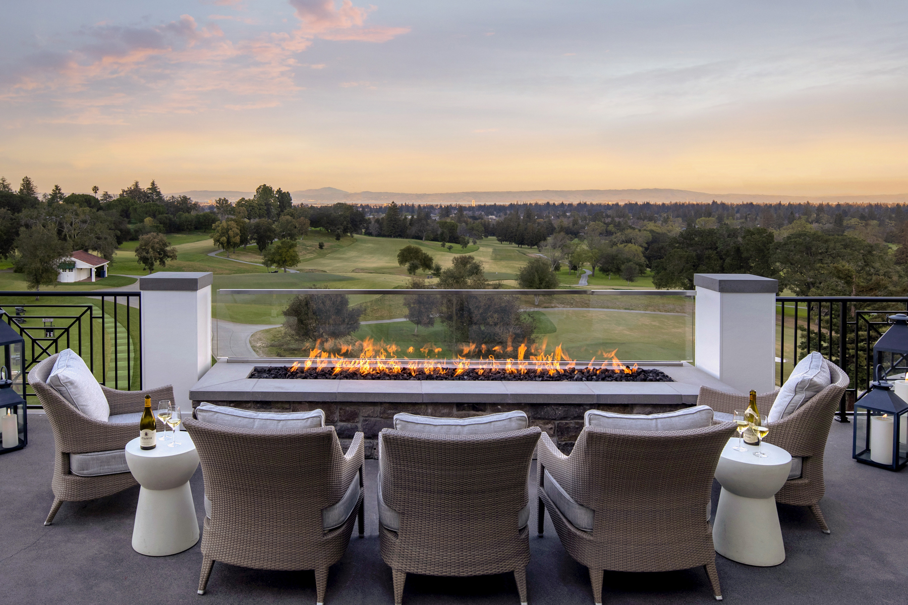 Menlo Country Club_Exterior-Clubhouse Firepit